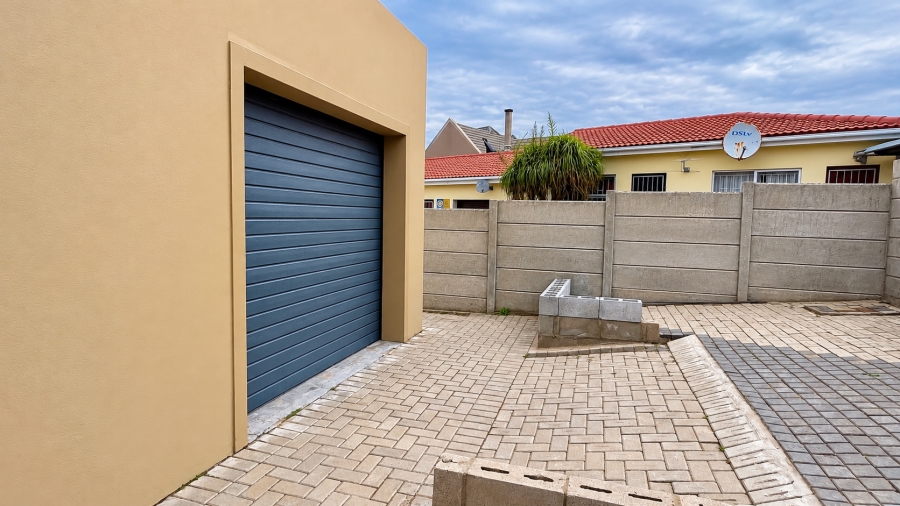 2 Bedroom Property for Sale in Hoogland Western Cape